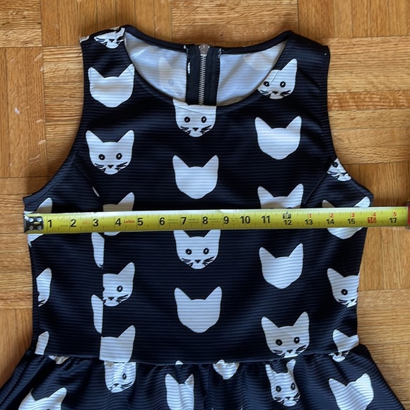 Vintage “kitty cat” print black and white mini dress. Size Medium Made in Spain. - Picture 3 of 9